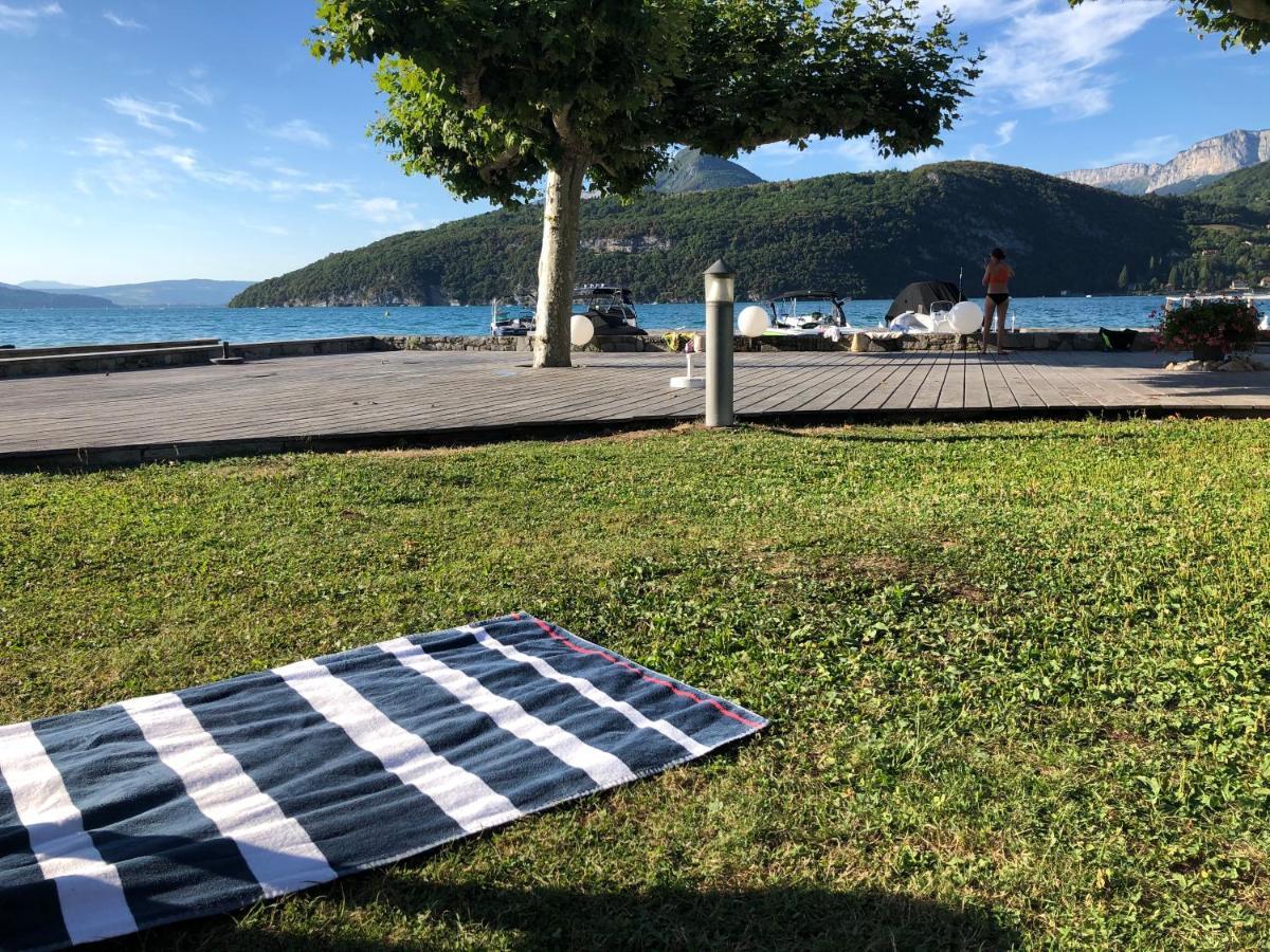 Logement Atypique Avec Vue Unique Panoramique Sur Le Lac D'Annecy, Dans Une Residence Avec Plage Et Ponton Privee Sur La Commune De Дюeн Екстериор снимка
