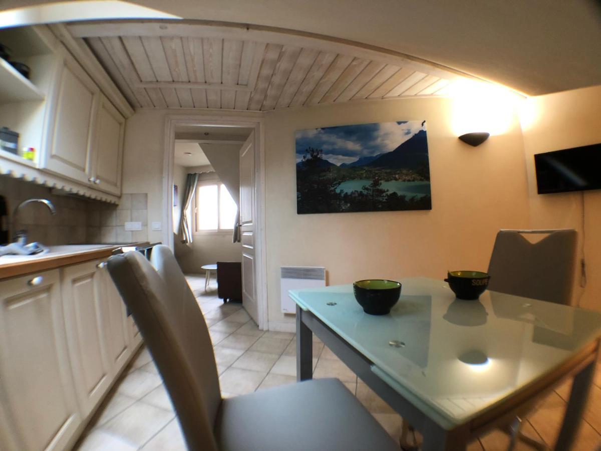 Logement Atypique Avec Vue Unique Panoramique Sur Le Lac D'Annecy, Dans Une Residence Avec Plage Et Ponton Privee Sur La Commune De Дюeн Екстериор снимка