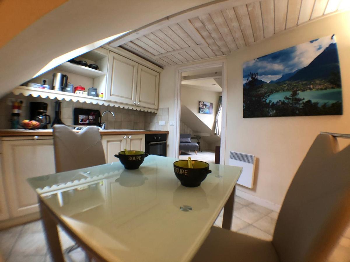Logement Atypique Avec Vue Unique Panoramique Sur Le Lac D'Annecy, Dans Une Residence Avec Plage Et Ponton Privee Sur La Commune De Дюeн Екстериор снимка
